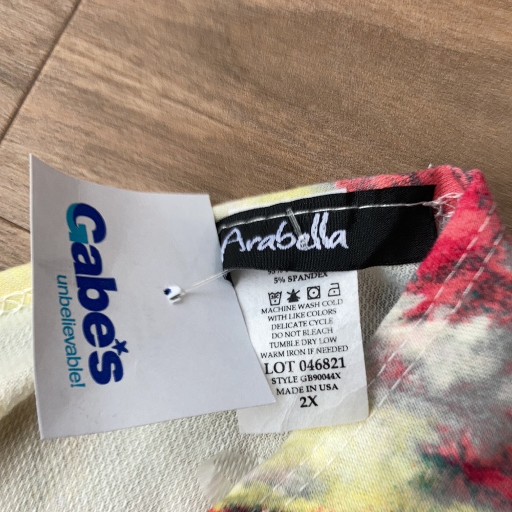 Arabella top twist back bright tie dye like print top size 2X - Picture 13 of 17